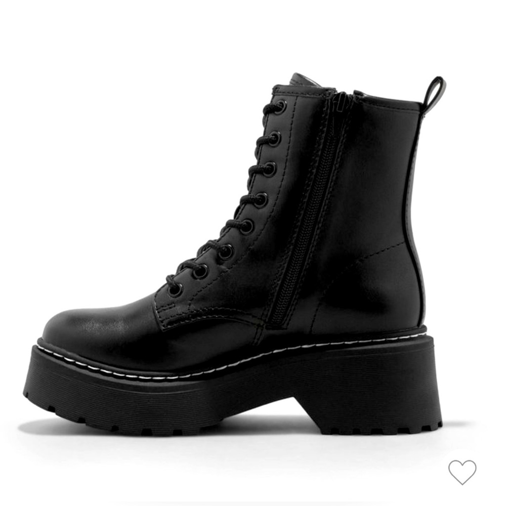 Fashion Combat boots, size 7.5 color black, perfect condition NEW !!!)